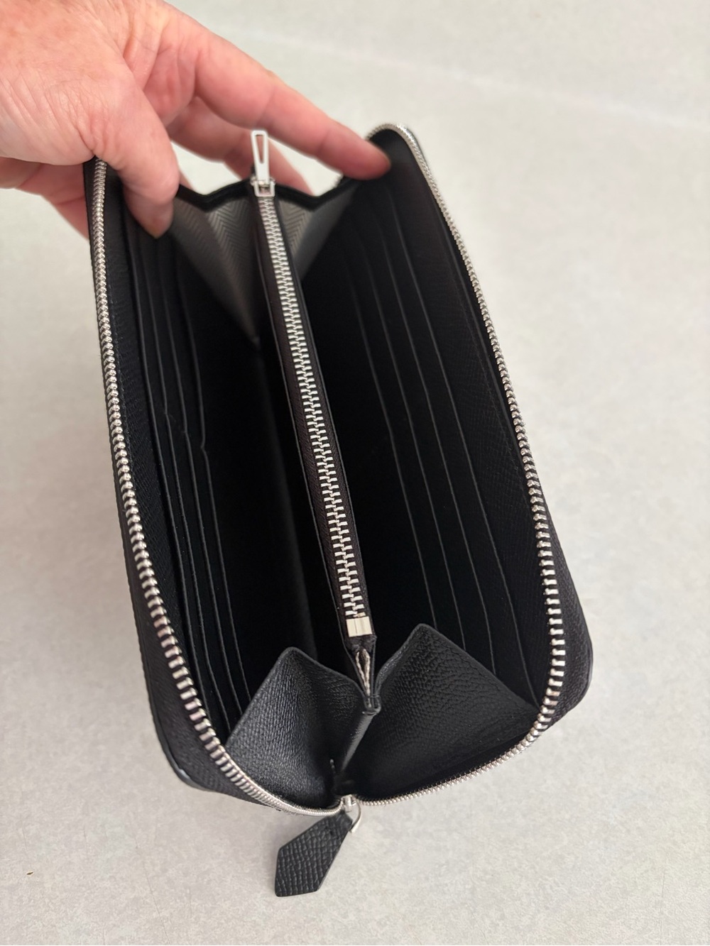 The Livia Zippered Leather Wallet - Black - Picture 2 of 4